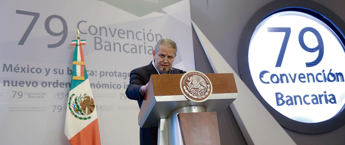 Photo of El Sistema Bancario avanza mejor que nunca; dice Luis Robles Miaja al Presidente