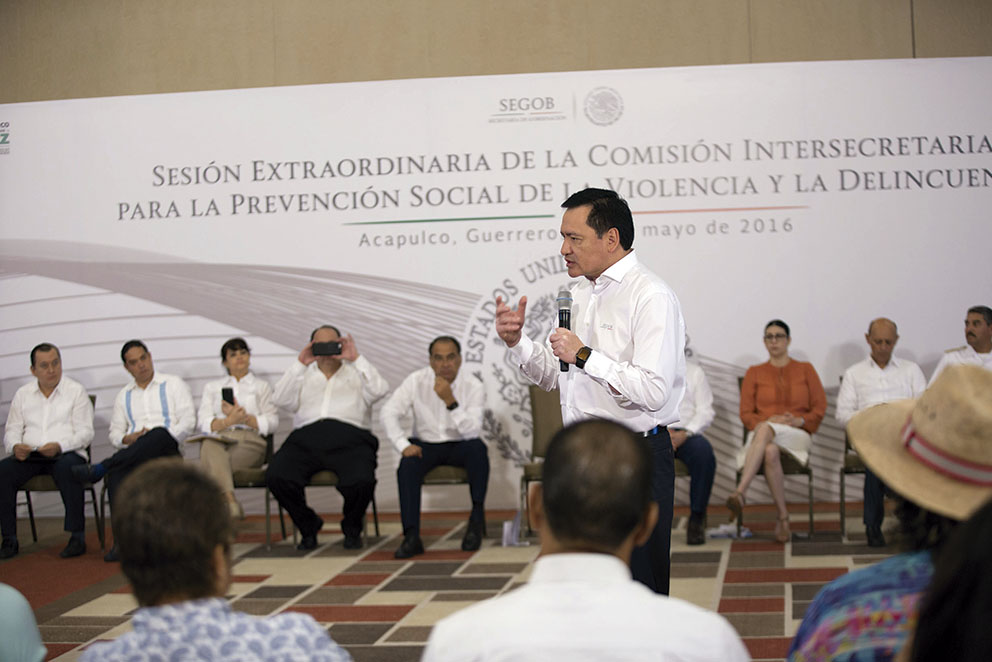 Photo of “La prevención social de la violencia y la delincuencia se lleva a cabo con acciones, no con discursos”: Osorio Chong
