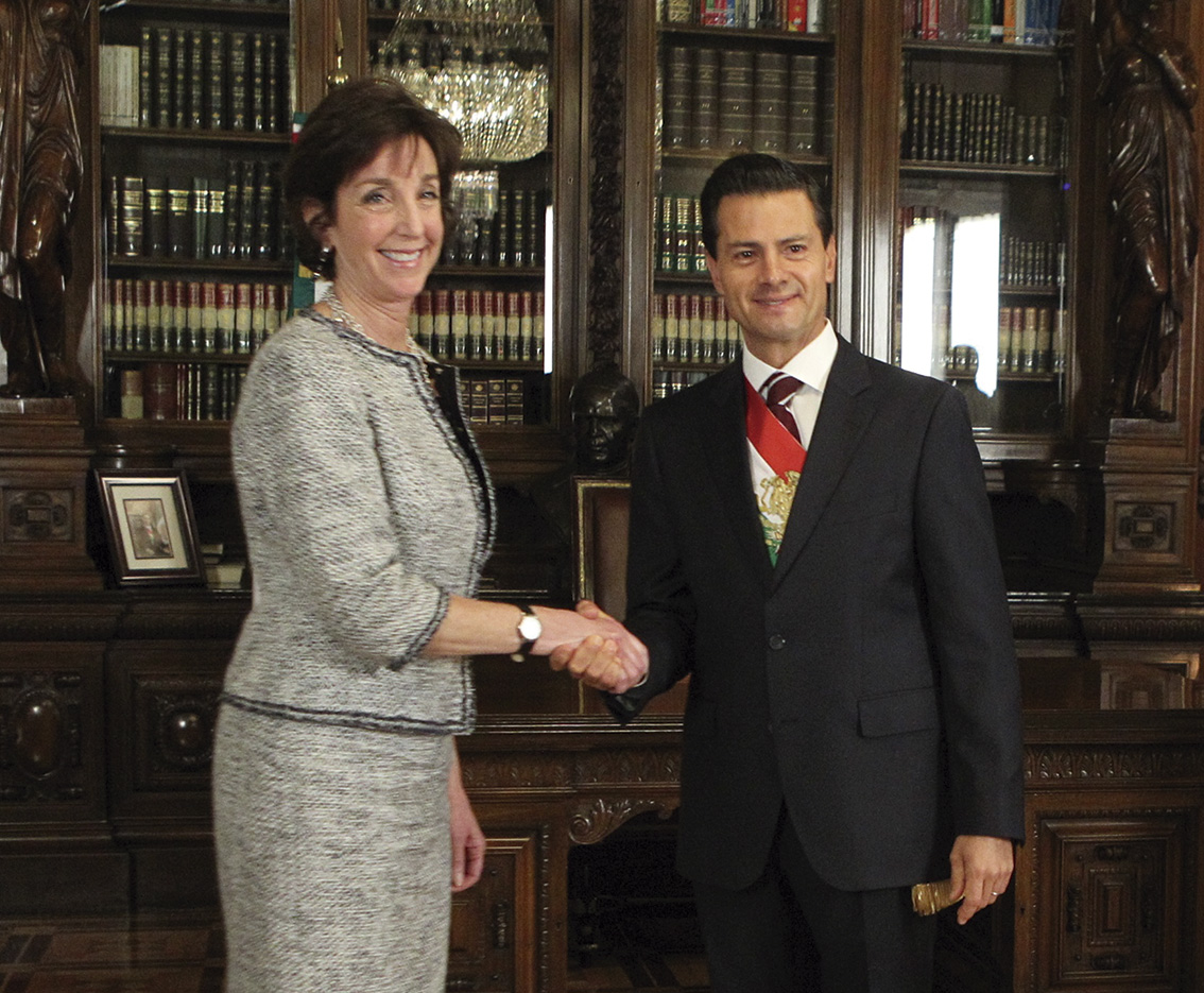 Photo of “Gran momento para la relación México–Estados Unidos”, dice la Embajadora Roberta Jacobson