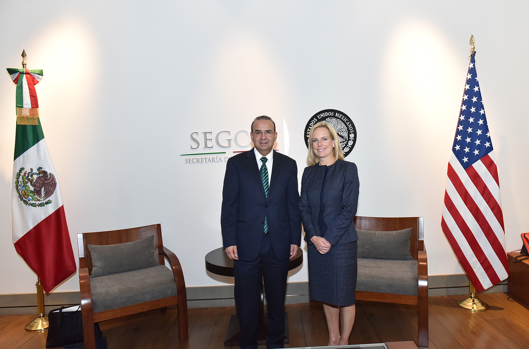 Photo of Se reúnen el Secretario de Gobernación y la Secretaria de Seguridad Interna de EUA