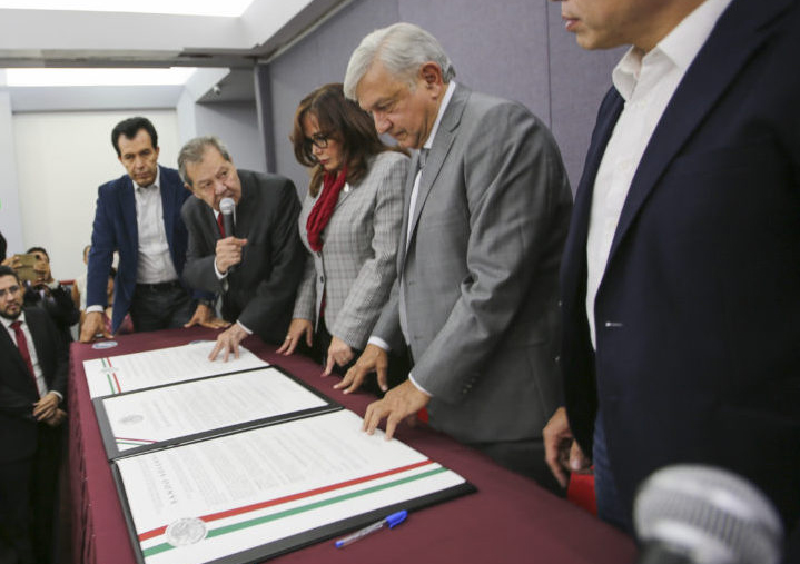 Photo of Expide Cámara de Diputados Bando Solemne que declara a Andrés Manuel López Obrador como Presidente electo