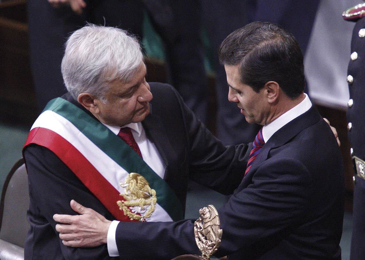 Photo of Cambio de Gobierno Constitucional: Peña Nieto entrega a López Obrador
