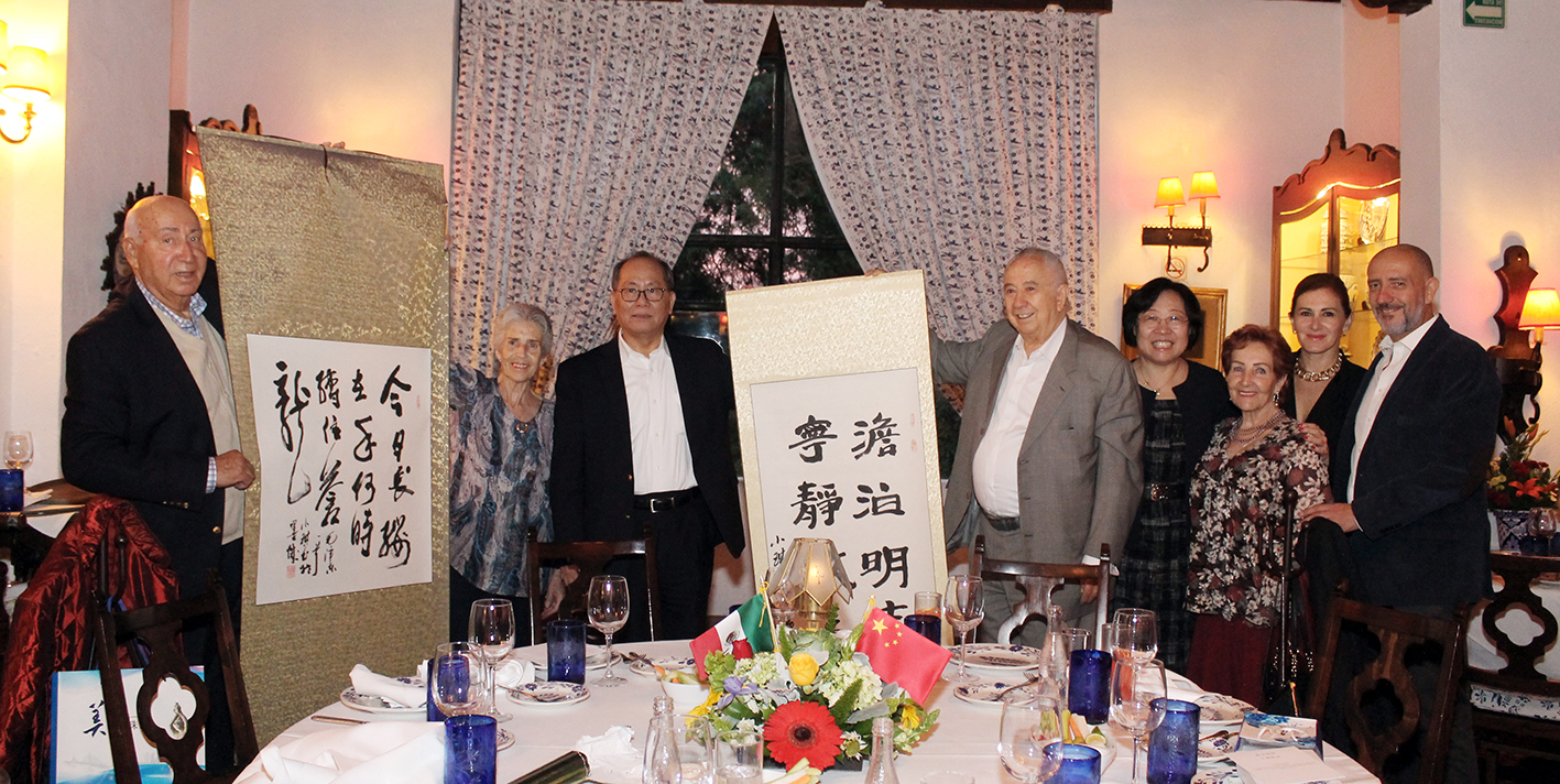 Photo of Revista Macroeconomía ofrece cena de despedida al Embajador Qiu Xiaoqi y su esposa, que se despiden de México
