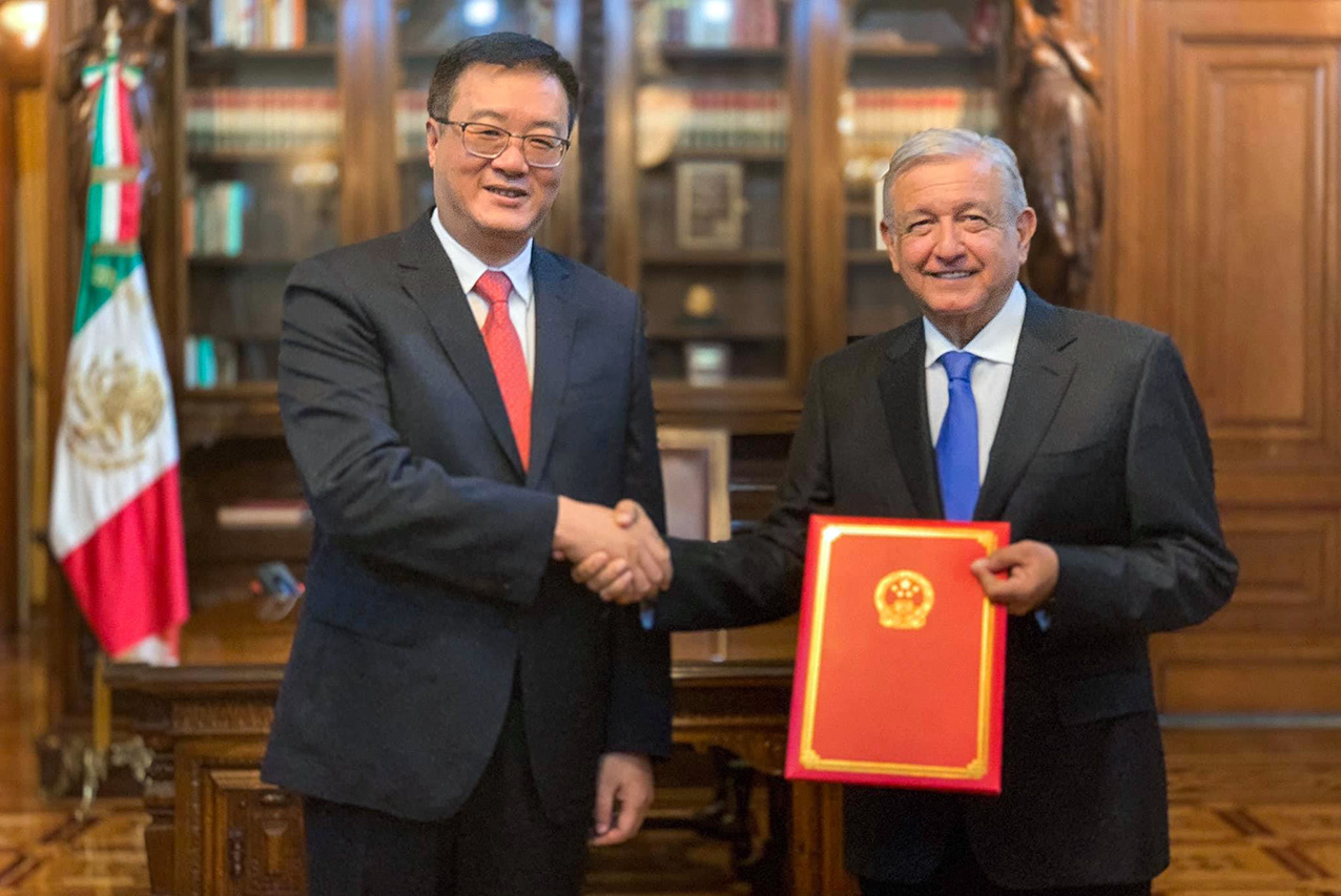 Photo of El Embajador de la República Popular China, Zhu Qingqiao presentó sus Cartas Credenciales al Presidente de México