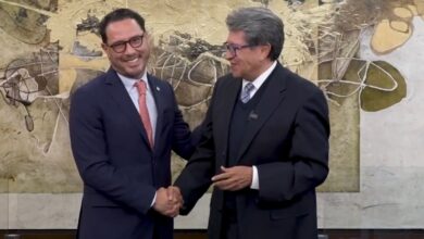 Photo of Ricardo Monreal ficha al senador panista Raúl Paz Alonzo para bancada de Morena