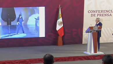 Photo of “El Show debe continuar” y pone el Presidente a Chico Ché y canta con él