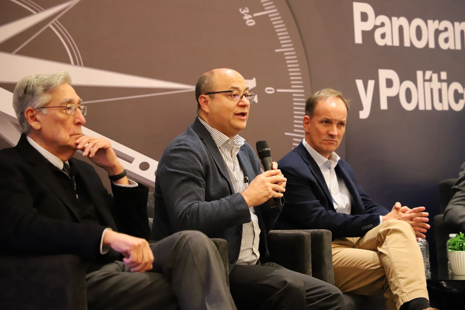 Panorama Económico y Político de México 2024 Revista Macroeconomia