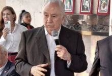 Photo of Condecoran a fundadores del Infonavit: Víctor García Lizama, Etha Schneider y Salvador Cabral de Alba (qepd)